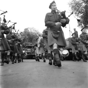 Muziekkorps van het regiment The Seaforth Highlanders of Canada Doedelzakspeler, Bestanddeelnr 900-4782