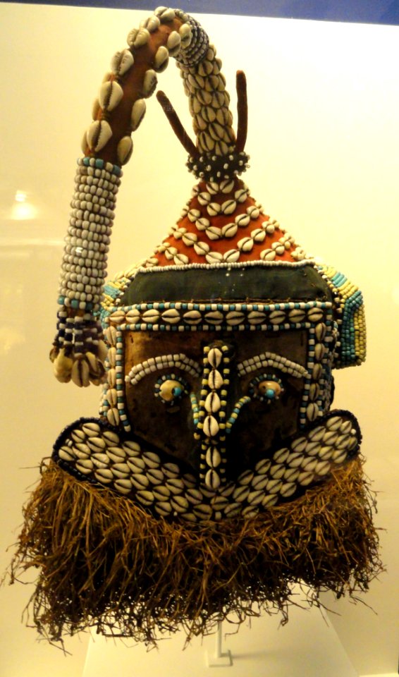 Mwaash aMbooy, Kuba Royal Mask, late 19th - early 20th century - African collection - Peabody Museum, Harvard University - DSC05780