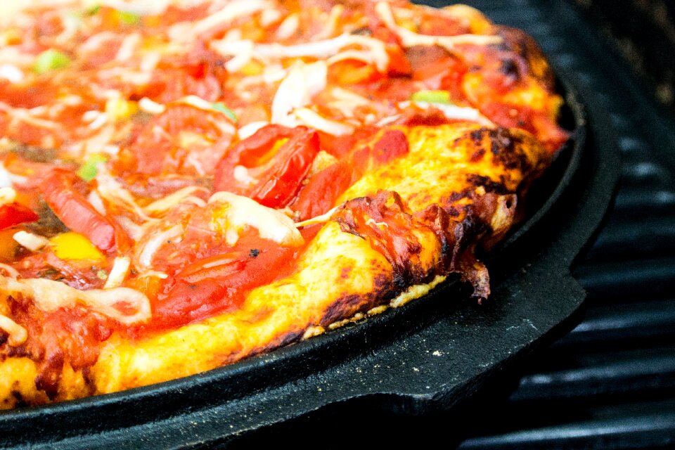 Barbecue dutch oven scalloped