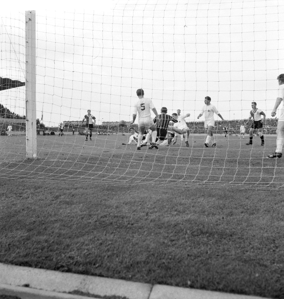 MVV tegen Feyenoord 0-0. Spelmoment, Bestanddeelnr 912-9960
