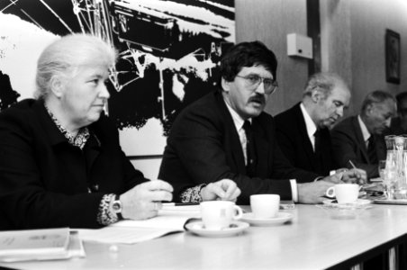 Mw. Vos (Utrecht), Bram Peper (Rotterdam) en Frans Schols (Den Haag) over het po, Bestanddeelnr 932-3542