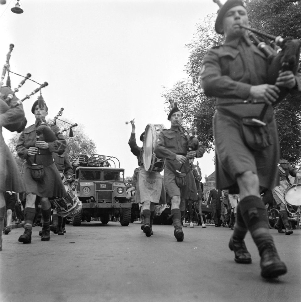 Muziekkorps van het regiment The Seaforth Highlanders of Canada Doedelzakspeler, Bestanddeelnr 900-4783