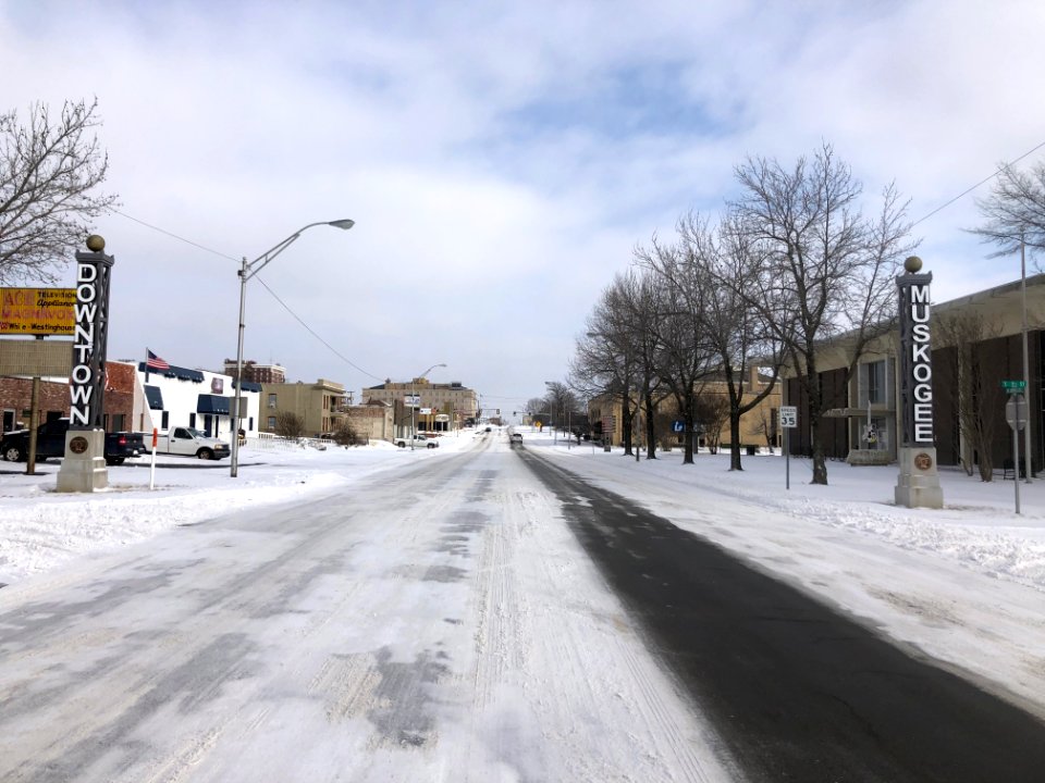 Muskogee snowstorm 2021-02-15 Downtown Muskogee welcome sign NW