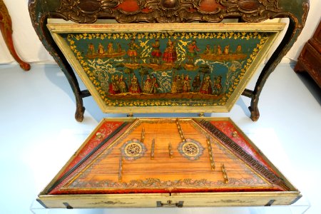 Musical instrument, unidentified - Museo Nacional de Artes Decorativas - Madrid, Spain - DSC08436