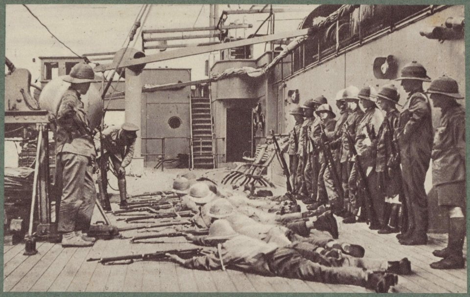 Musketry drill on board of a British battleship in the Mediterranean., Bestanddeelnr 158-1815