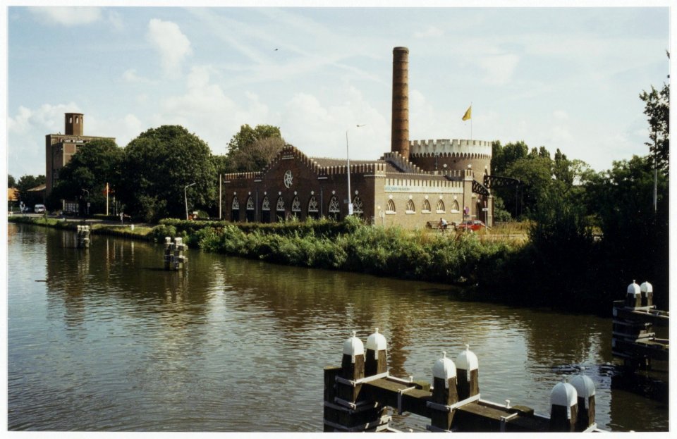 Museumgemaal de Cruquius, gezien vanaf de Ringvaart richting Vijfhuizen. NL-HlmNHA 54036157