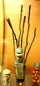 Musical instrument with anthropoid sound box, view 1 - Salampasu - Royal Museum for Central Africa - DSC06255