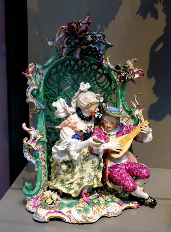 Musical group, Johann Wilhelm Lanz, Frankenthal Porcelain Factory, c. 1757, hard-paste porcelain - Wadsworth Atheneum - Hartford, CT - DSC05460