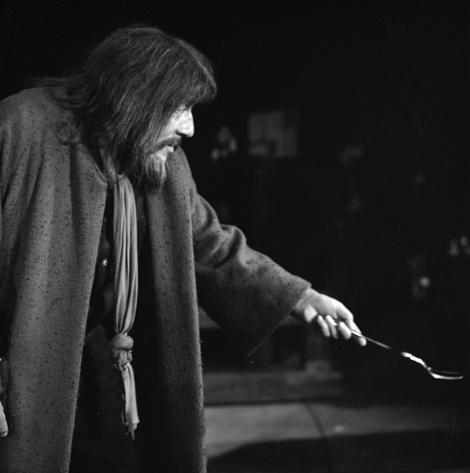Musical Oliver. Johnny Kraaijkamp als Fagin, Bestanddeelnr 915-5834