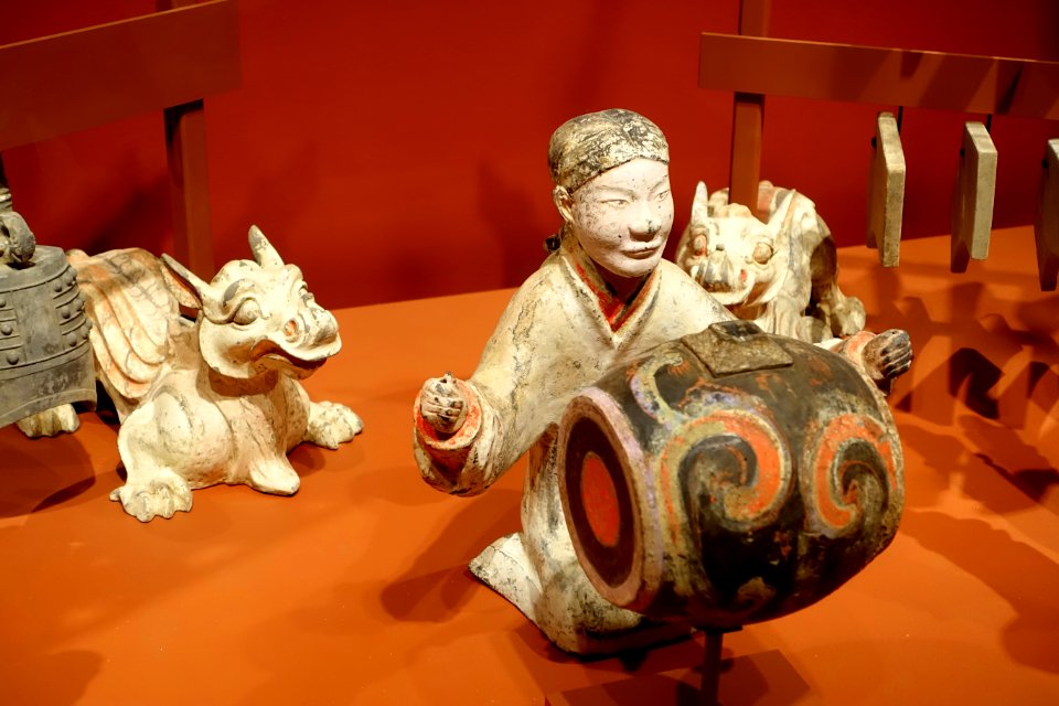Musicians with chimes and bells, China, Western Han dynasty, 206 BC to 9 AD, painted earthenware - Portland Art Museum - Portland, Oregon - DSC08533