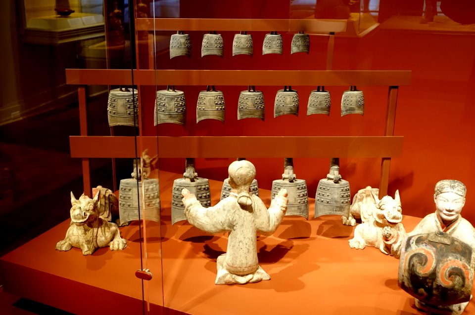 Musicians with chimes and bells, China, Western Han dynasty, 206 BC to 9 AD, painted earthenware - Portland Art Museum - Portland, Oregon - DSC08529
