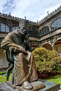 Thinker philosopher sculpture