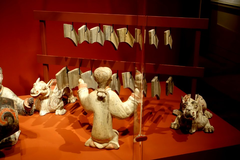 Musicians with chimes and bells, China, Western Han dynasty, 206 BC to 9 AD, painted earthenware - Portland Art Museum - Portland, Oregon - DSC08530