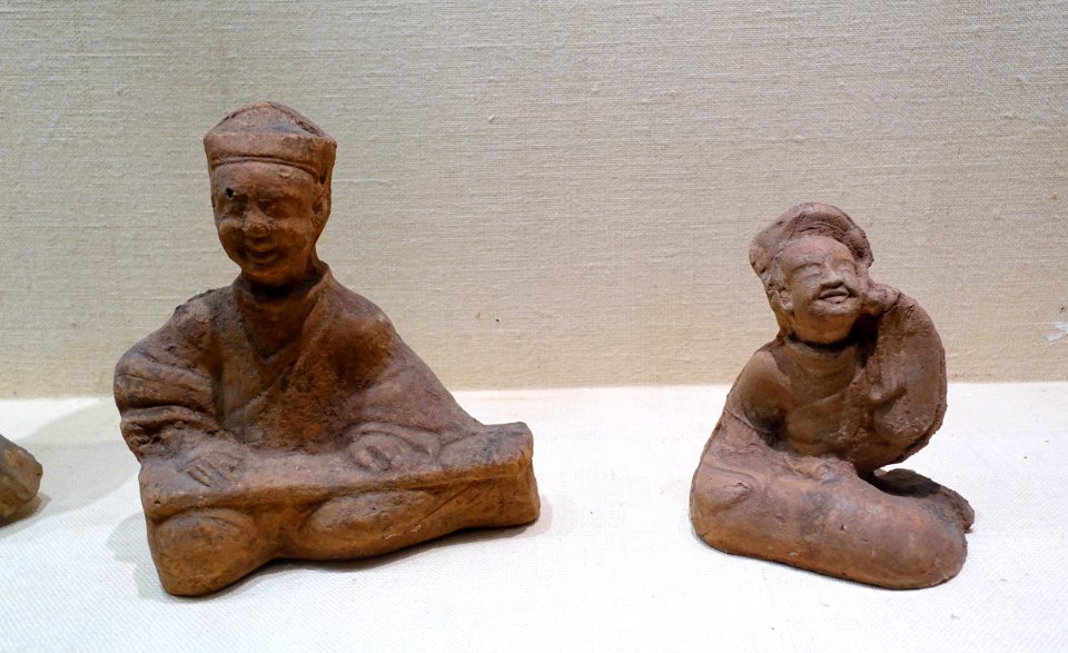 Musician figurines, ceramic - Sichuan University Museum - Chengdu, China - DSC06279