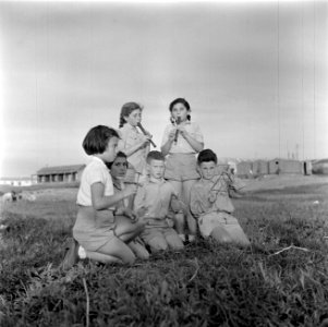 Musicerende leden van het kinderorkest van het kinderdorp Ben Shemen, Bestanddeelnr 255-0493