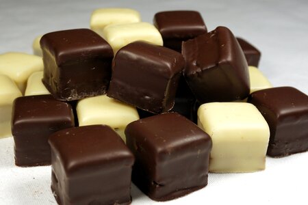Eat domino effect black