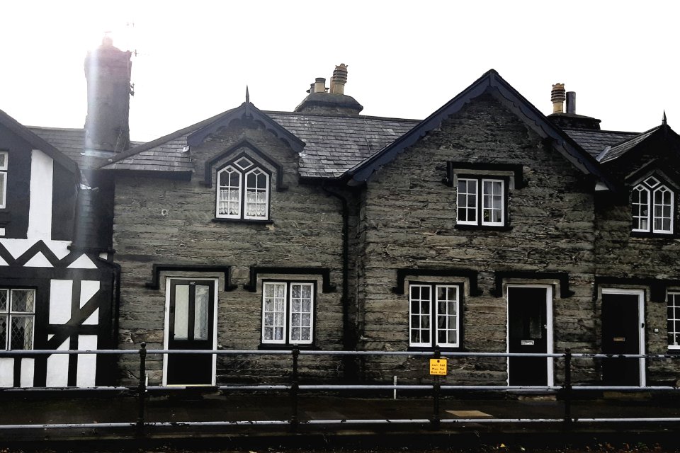 No.100 Heol Maengwyn