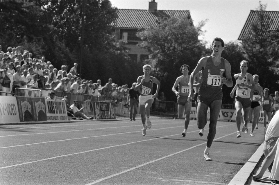 NK atletiek Han Kulker (no. 117) wint 1500 meter, Bestanddeelnr 934-0319