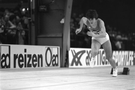 NK Indoor Atletiek in Den Haag Els Vader in winnende finale op 200 meter, Bestanddeelnr 933-8852