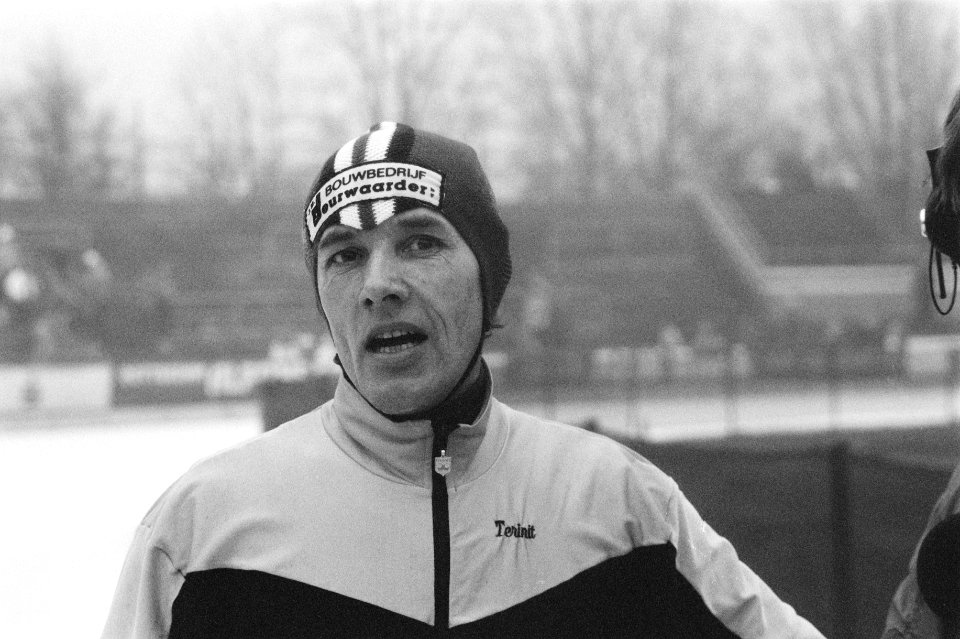 NK marathon in Deventer Jos Niesten na afloop, koppen, Bestanddeelnr 934-1703