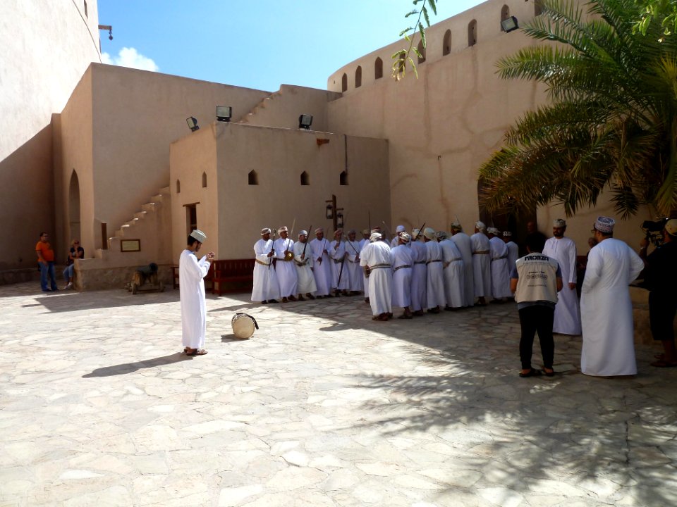 Nizwah-Fort-dancer