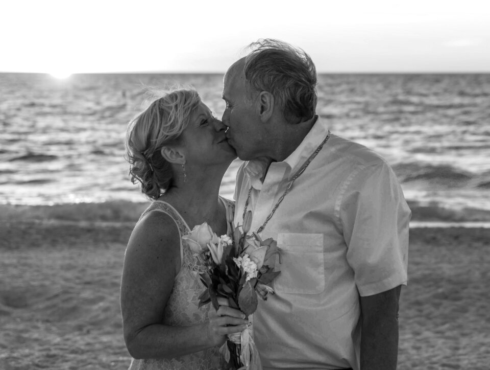 Love couple ocean
