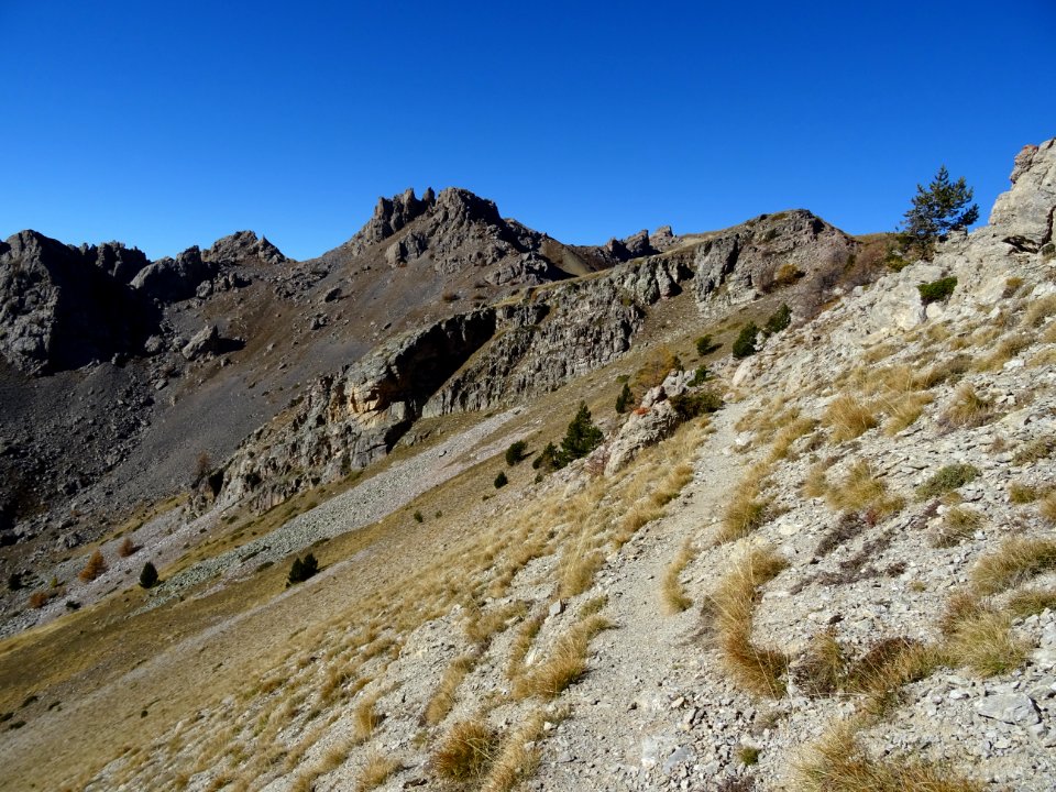 Sentier sur la crête des Queyrelets 