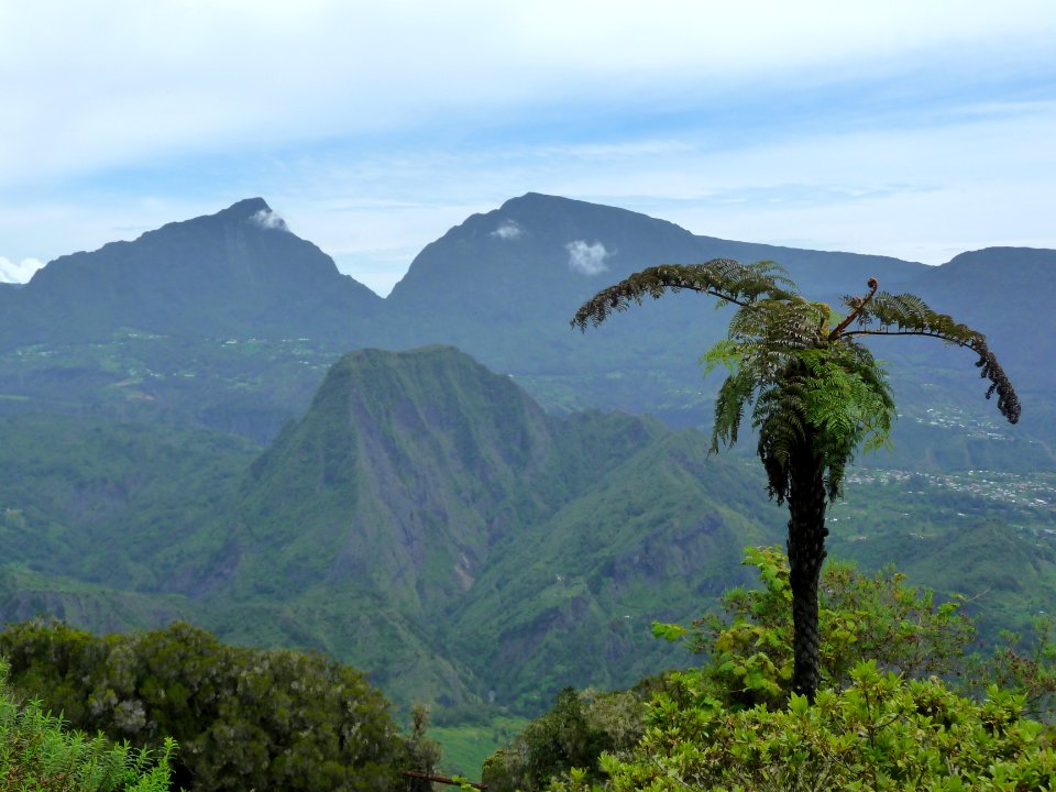 Le Cimendef, la Roche Ecrite, le Piton d'Enchaing et une b… 