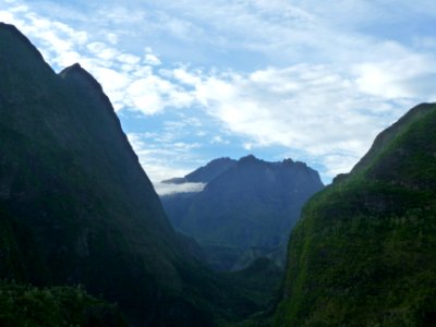 Crêtes et massif central en entrant dans le cirque de Mafa… 