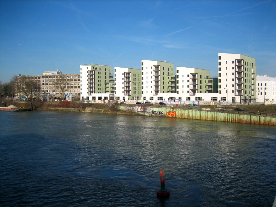 Bord de Seine et immeubles, Saint-Ouen, Seine-Saint-Denis 