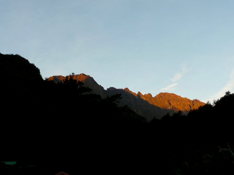 Lever de soleil sur le Gros Morne et le Piton des Neiges 