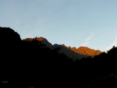 Lever de soleil sur le Gros Morne et le Piton des Neiges 
