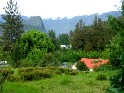 Le Piton des Calumets et un beau toit rouge 