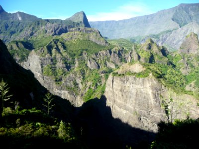 Relief tourmenté dans le cirque de Mafate 