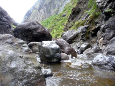 La Rivière des Galets, tous les rochers sont très glissant… 
