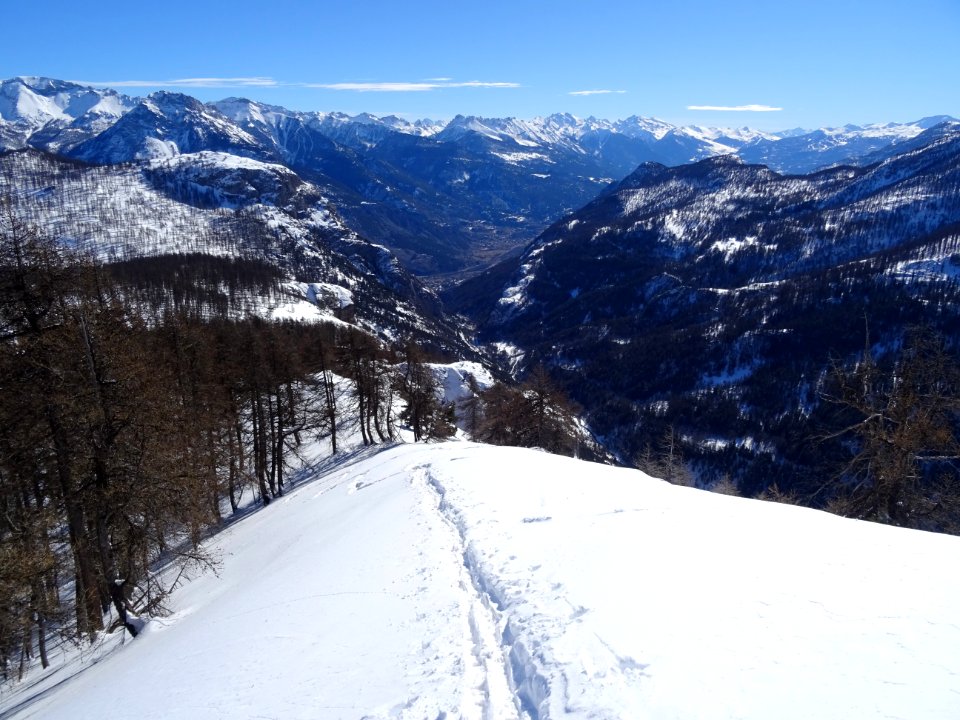 Vue sur le vallon du Fournel et Montdauphin-Guillestre 