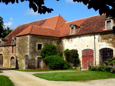 Ferme .. ? dans l'enceinte du château d'Epoisse, Epoisse, … 