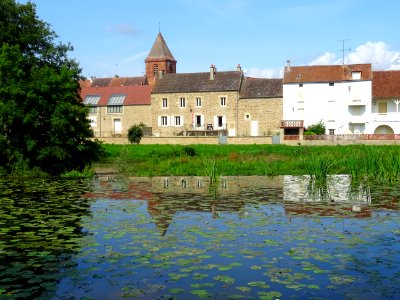 Eglise Saint-Rémi, vue depuis les rives du Serein, Guillon… 