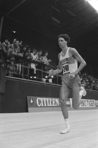 NK Indoor Atletiek in Den Haag Rob Druppers tijdens tevergeefse poging wereldr, Bestanddeelnr 933-8853