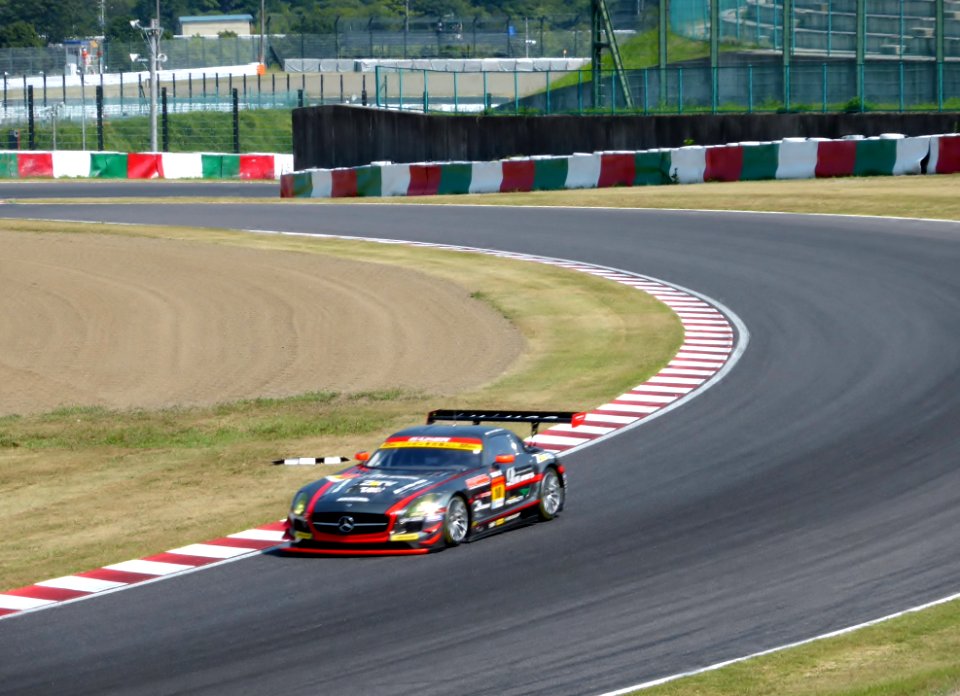No.10 GAINER Rn-SPORTS DIXCEL SLS at 2013 pokka sapporo 1000km (1)