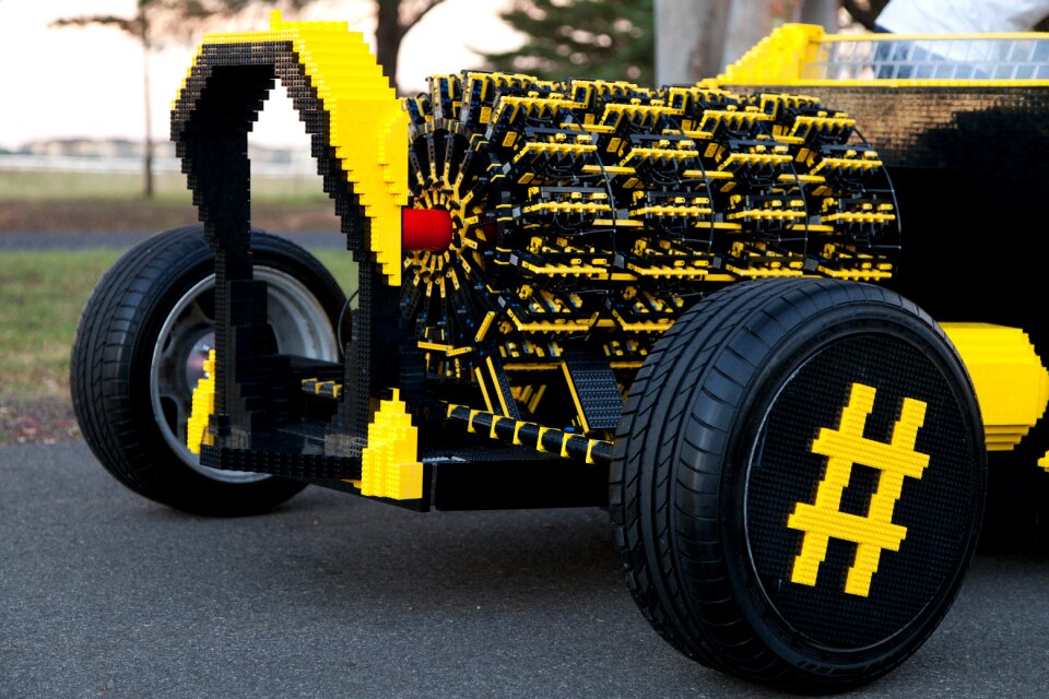 Powered by air brick toy