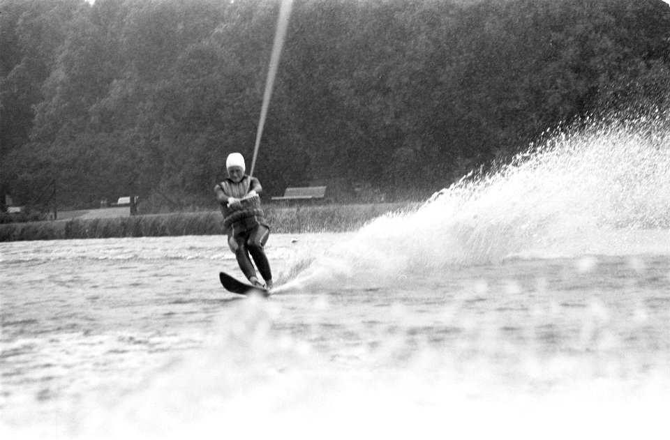Noordeuropese kampioenschappen waterski ( Nelie de Geus , training), Bestanddeelnr 916-7859
