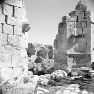 Noordelijk Tetrapylon in Jerash, Bestanddeelnr 255-5714