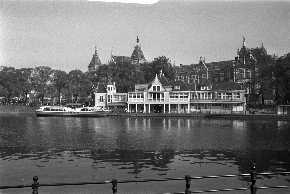 Noord Zuid Hollands koffiehuis voor Centraal Station moet verdwijnen Amsterdam, Bestanddeelnr 924-9662