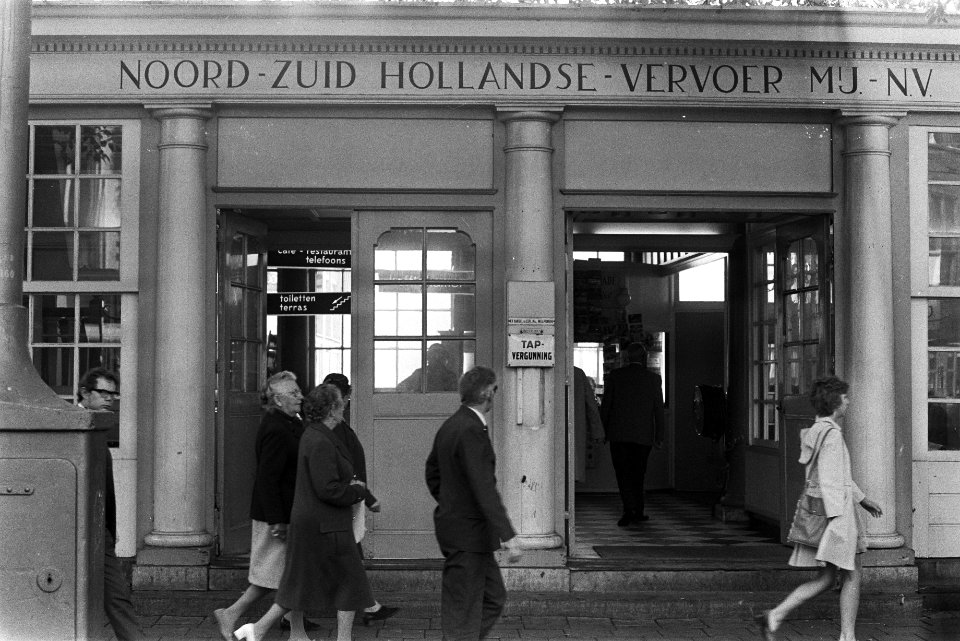 Noord Zuid Hollands koffiehuis voor Centraal Station moet verdwijnen Amsterdam, Bestanddeelnr 924-9661