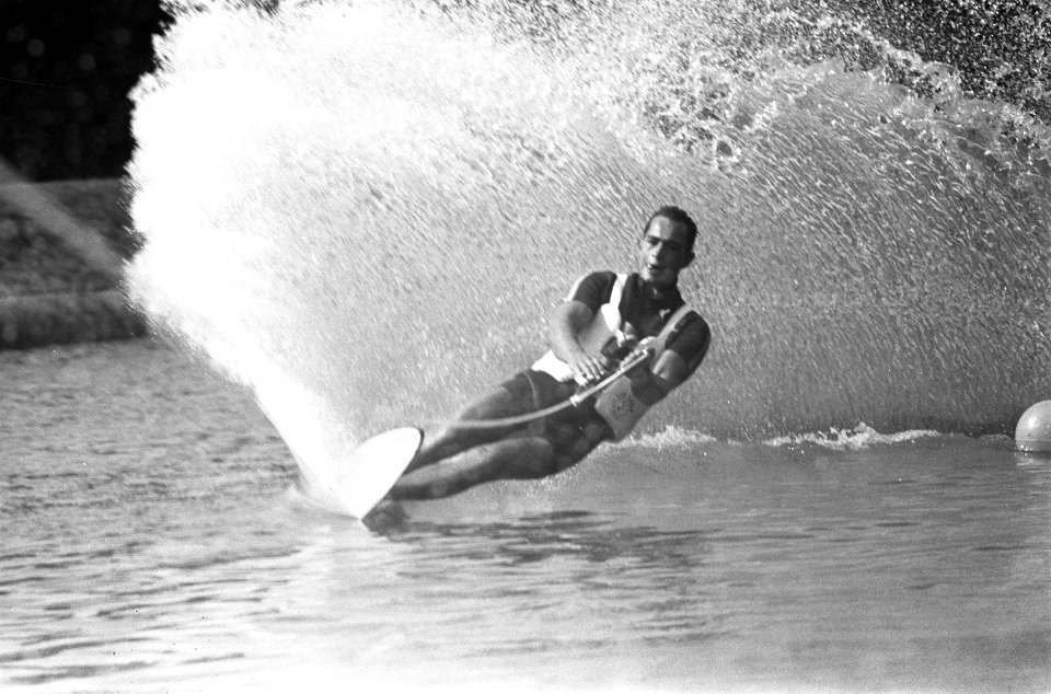 Noordeuropese waterskikampioenschappen, Kurt Heinz Benzinger in actie, Bestanddeelnr 916-7911