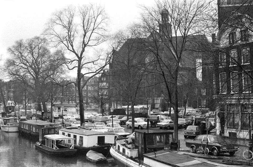 Noordermarkt in Amsterdam wordt autovrij woonschepen achter Noordermartk, Bestanddeelnr 927-7171