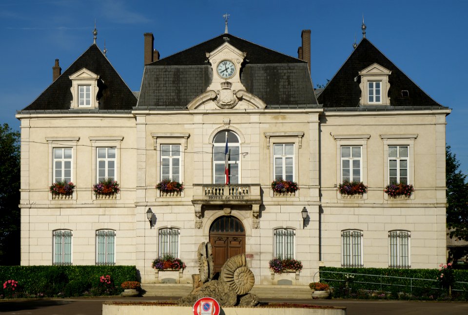 Nolay Hôtel de ville 1