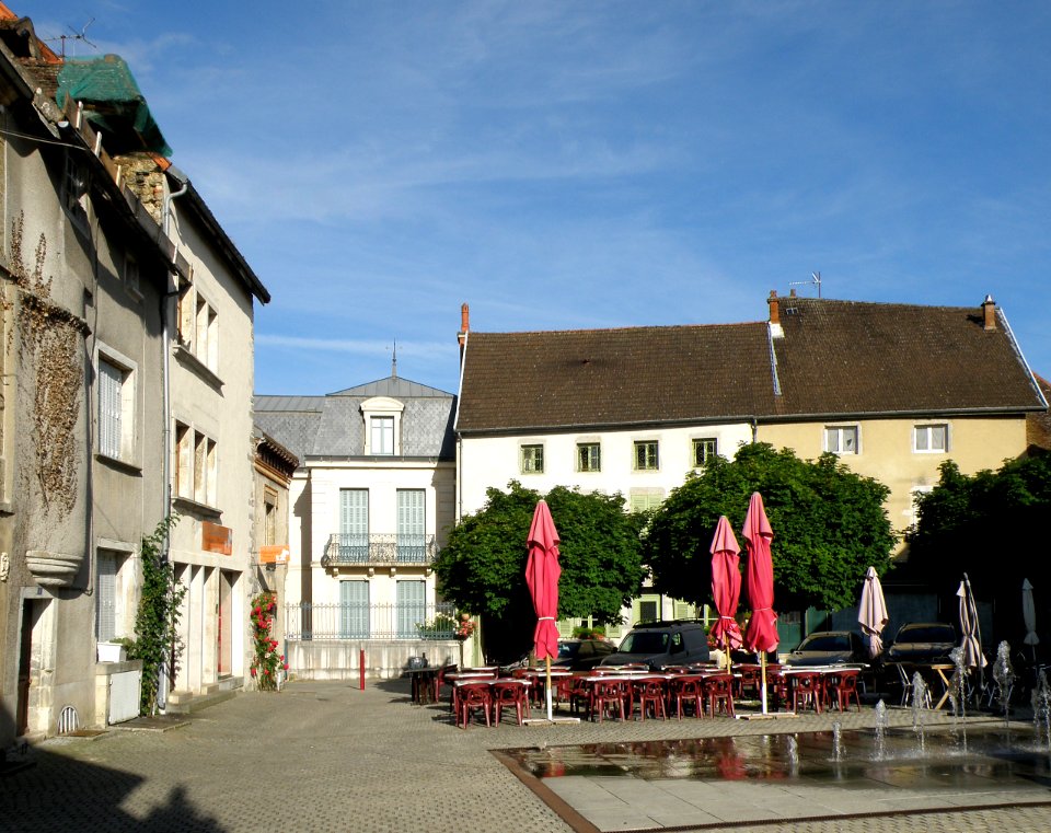 Nolay Place Monge 3
