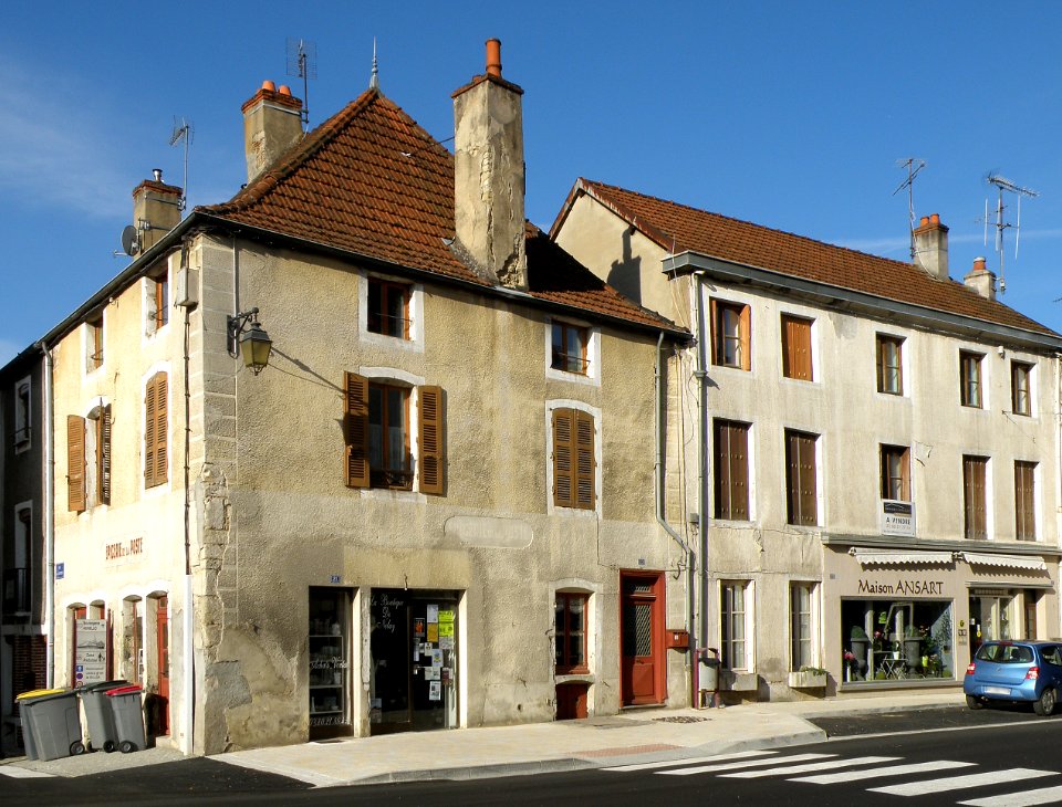 Nolay Rue de la République 1